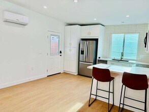 10775 W Olympic Blvd in Los Angeles, CA - Building Photo - Building Photo