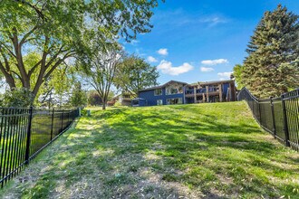 1013 E Ridge Rd in Sioux Falls, SD - Building Photo - Building Photo