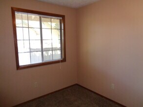 1742 SE Queenborough St in McMinnville, OR - Building Photo - Building Photo