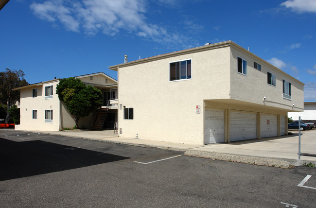 420 Ellwood Beach Dr in Goleta, CA - Foto de edificio - Building Photo