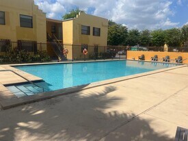 686 NW 114th Ave in Miami, FL - Building Photo