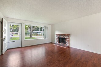 3730 Hoadly Loop SE in Tumwater, WA - Building Photo - Building Photo