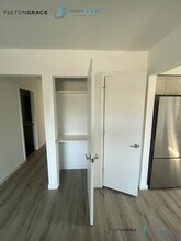 7621 N Sheridan Rd in Chicago, IL - Foto de edificio - Building Photo