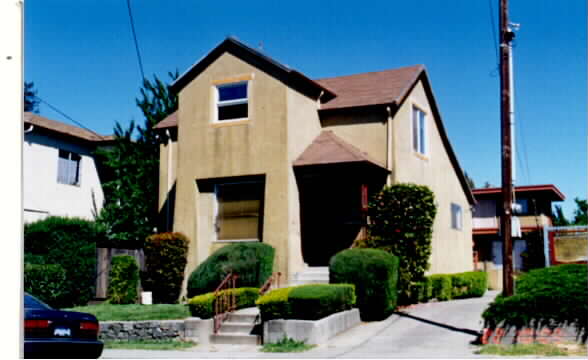 1633 Stuart St in Berkeley, CA - Building Photo