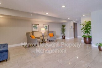 2445 Brant St in San Diego, CA - Building Photo - Building Photo
