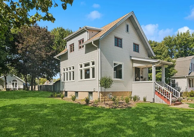 114 Harrison St in Barrington, IL - Building Photo - Building Photo