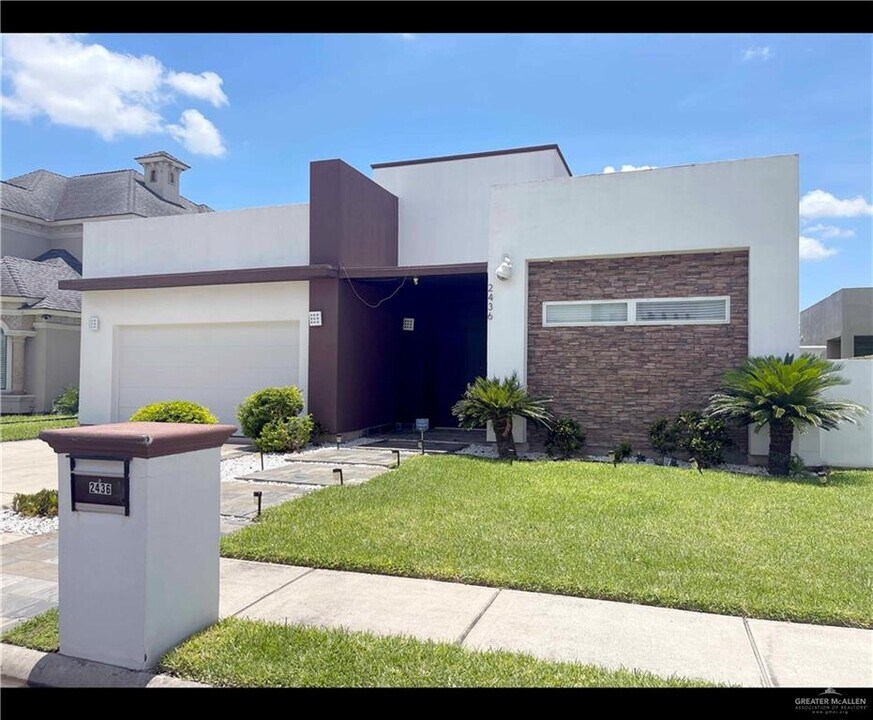 23 E St in Mission, TX - Building Photo