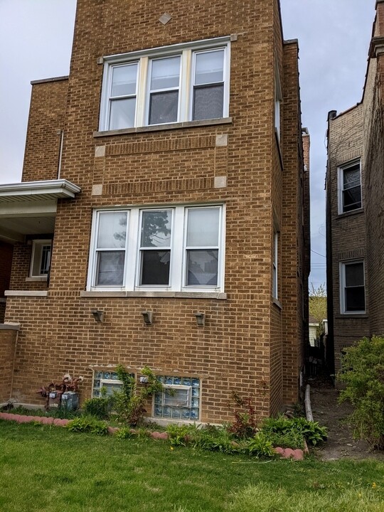 4126 W Wellington Ave in Chicago, IL - Foto de edificio