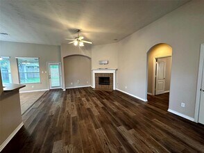2047 Lulach Ln in Conroe, TX - Building Photo - Building Photo