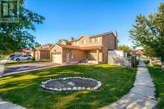 25 Sheringham St in Brampton, ON - Building Photo - Building Photo