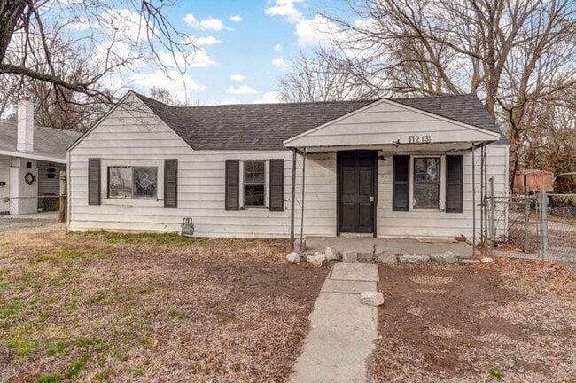 1213 N Brown Ave in Springfield, MO - Foto de edificio - Building Photo