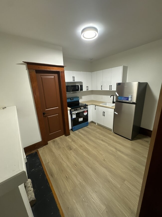property at 7 Centre St
