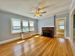 180 Medford St, Unit 1 in Arlington, MA - Building Photo - Building Photo