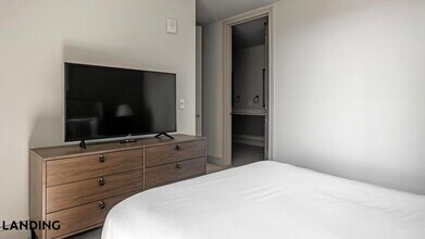 1414 Wood Hollow Dr, Unit 1-717 in Houston, TX - Foto de edificio - Building Photo