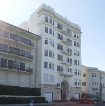 Belleshore Apartments in Oakland, CA - Foto de edificio - Building Photo