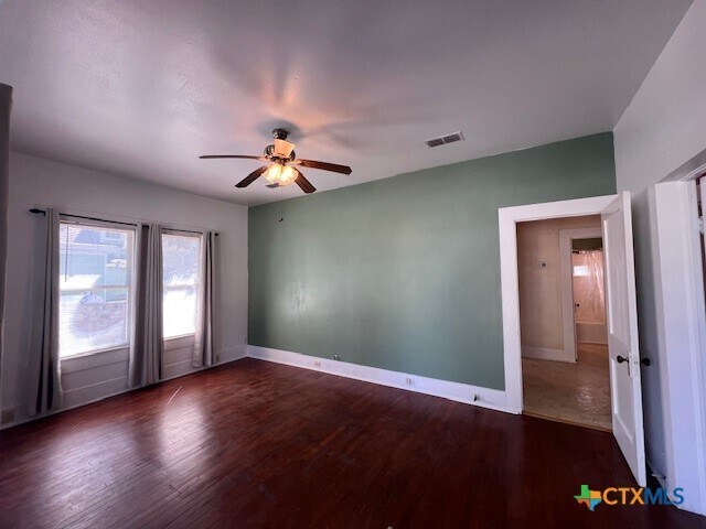 163 N Sycamore Ave in New Braunfels, TX - Building Photo - Building Photo