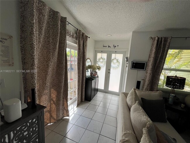 13485 SW 28th St in Miami, FL - Building Photo - Building Photo