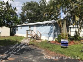 264 Stockton St in North Fort Myers, FL - Building Photo - Building Photo