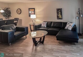 806 Cypress Grove Ln in Pompano Beach, FL - Building Photo - Building Photo