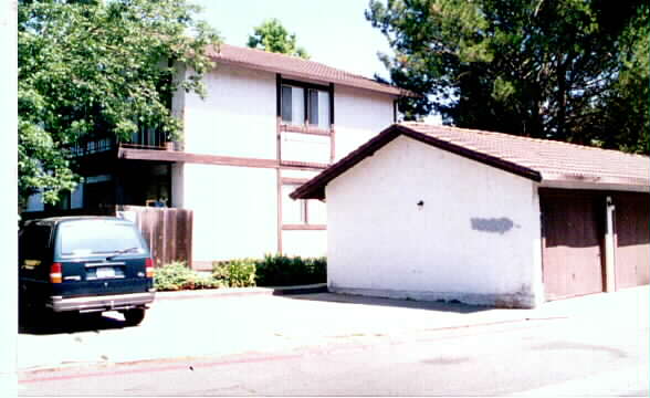 905 Civic Center Dr in Rohnert Park, CA - Foto de edificio - Building Photo