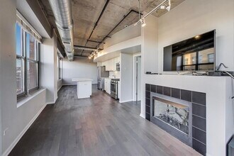 933 W Van Buren St in Chicago, IL - Building Photo - Building Photo