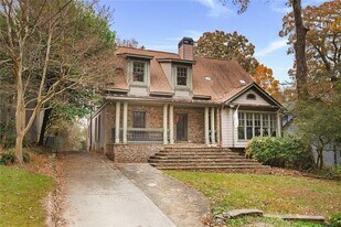 451 Hascall Rd NW in Atlanta, GA - Building Photo