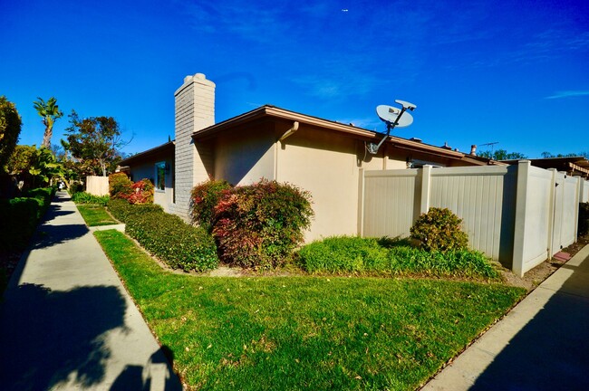 1881 Mitchell Ave in Tustin, CA - Building Photo - Building Photo