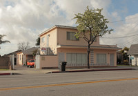 9412-9414 Flower St in Bellflower, CA - Foto de edificio - Building Photo