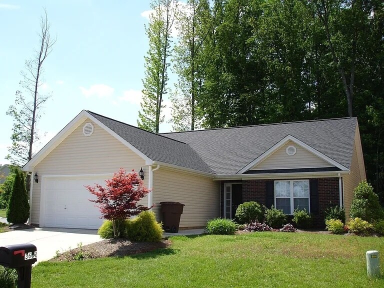 3601 Sherbourne Ln in Greensboro, NC - Building Photo