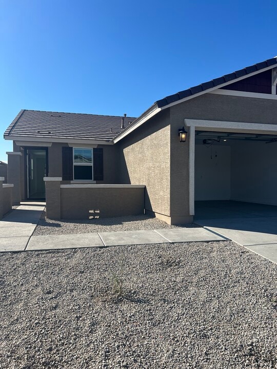 2325 W Chanute Pass in Phoenix, AZ - Building Photo