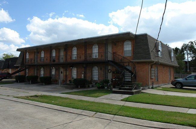 2417 Houma Blvd in Metairie, LA - Foto de edificio - Building Photo