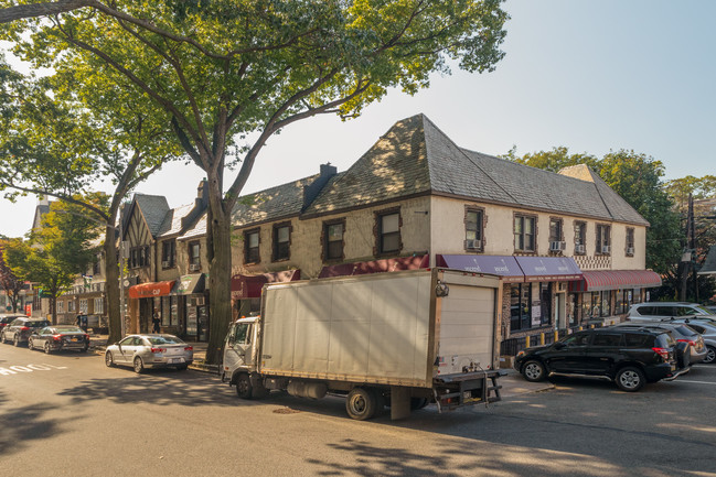 8260-82-74 Austin St in Jamaica, NY - Building Photo - Building Photo