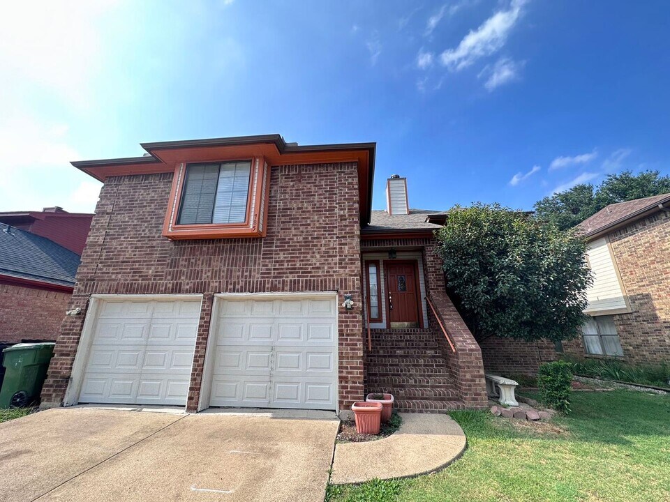 785 Pierre Ln in Plano, TX - Building Photo