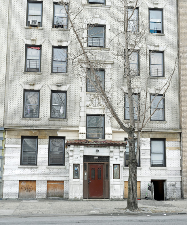 255 E Kingsbridge in Bronx, NY - Building Photo - Building Photo