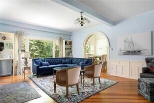 75 Green End Ave in Middletown, RI - Building Photo