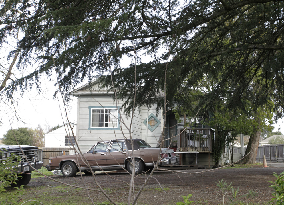 1802 Bodega Ave in Petaluma, CA - Building Photo