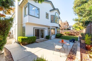 517 Leafhaven Ln in Windsor, CA - Building Photo