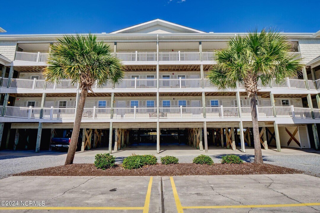 1505 N New River Dr in Surf City, NC - Building Photo