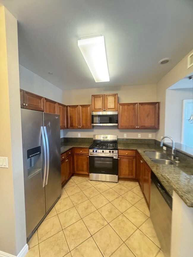 13951 Sherman Way, Unit 309 in Van Nuys, CA - Building Photo - Building Photo
