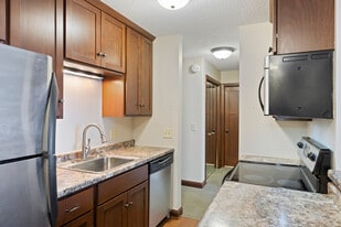 Morse Manor in Excelsior, MN - Building Photo