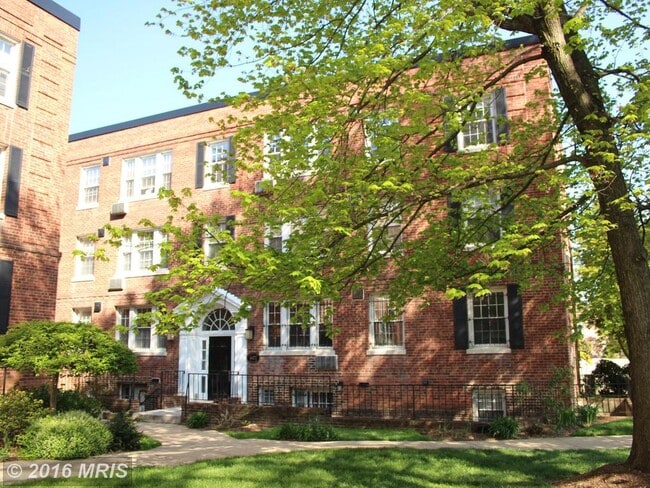 4471 MacArthur Blvd NW, Unit 103