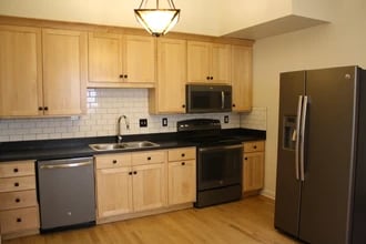 221 E 10th St in Bloomington, IN - Building Photo - Building Photo