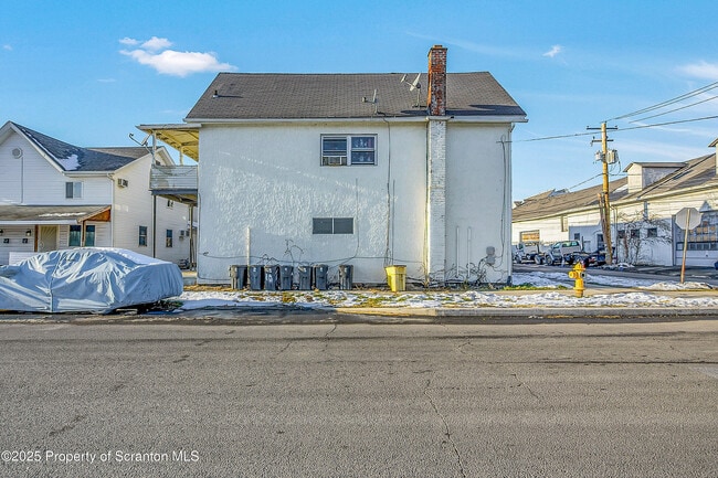 1007 Washburn St in Scranton, PA - Foto de edificio - Building Photo