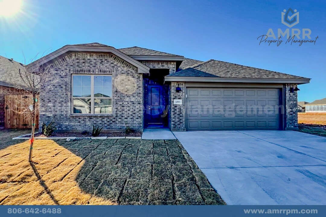 5205 Congress Rd in Odessa, TX - Building Photo
