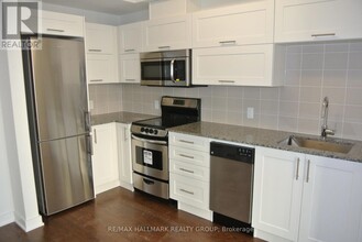 40-2140 Nepean St in Ottawa, ON - Building Photo - Building Photo
