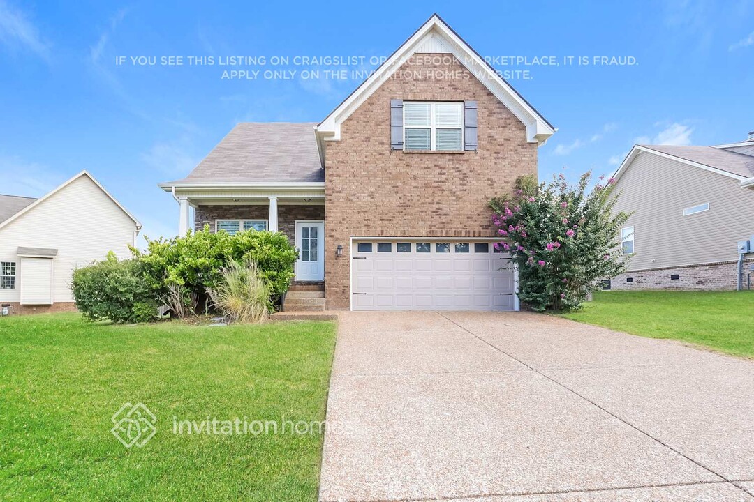 1115 Golf View Way in Spring Hill, TN - Building Photo