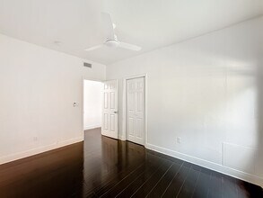 518 Biscayne Dr, Unit C in West Palm Beach, FL - Building Photo - Building Photo