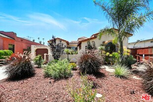 8853 S Halldale Ave in Los Angeles, CA - Building Photo