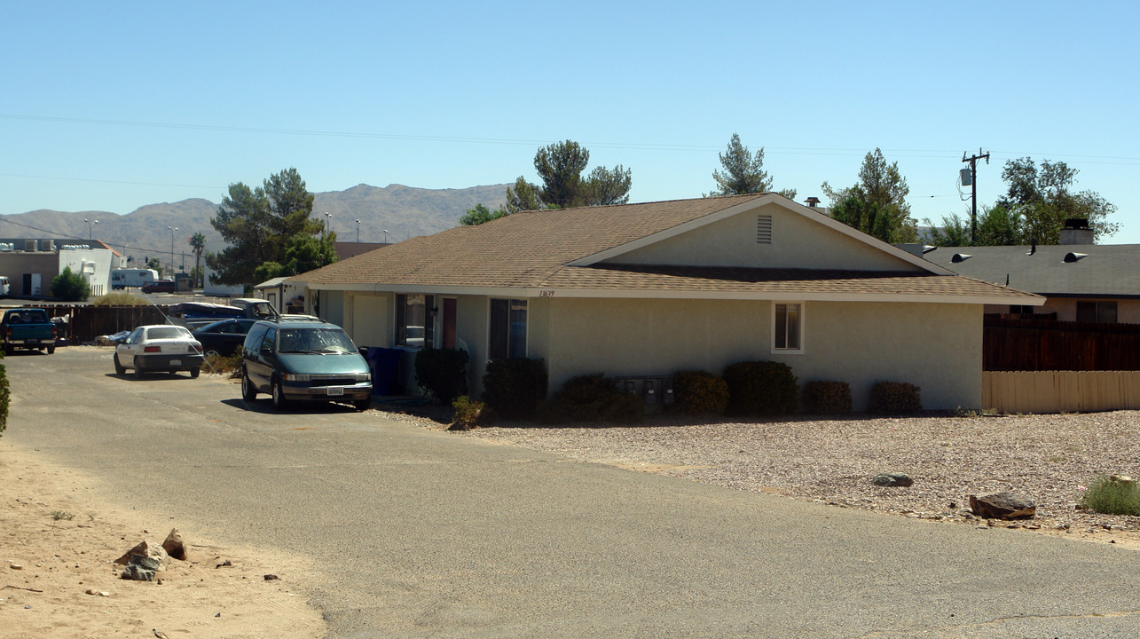 13639 Yakima Rd in Apple Valley, CA - Building Photo