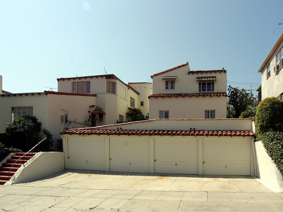 10783 Ohio Ave in Los Angeles, CA - Foto de edificio